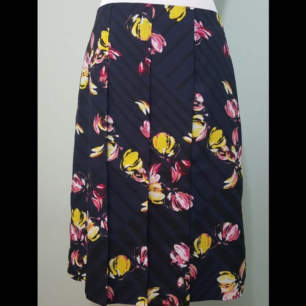 Banana Republic  front pleated skirt